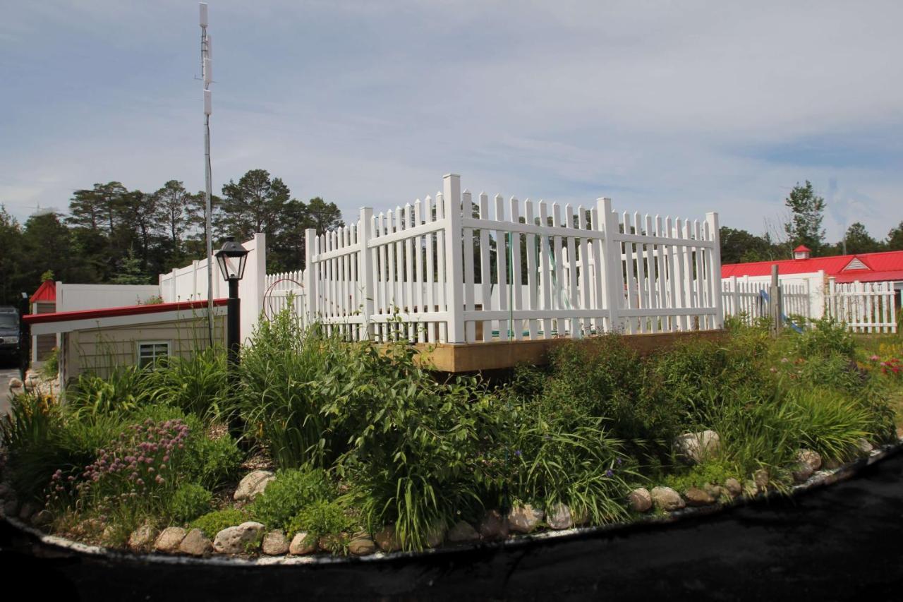 Mackinac Lake Trail Motel Маккино Сити Номер фото